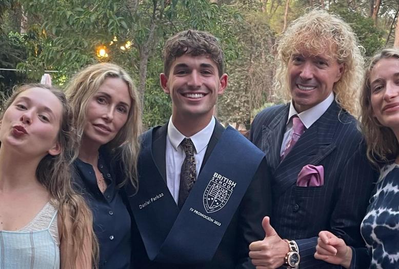 Hijo de Leonardo Farkas junto a toda su familia.