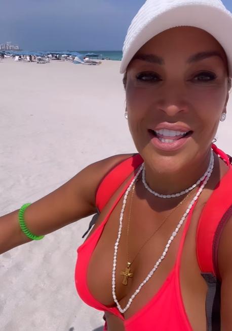 Marlen Olivari enamoró a sus seguidores tras compartir video en las playas de Miami.