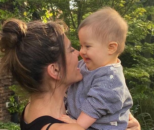 María Luisa Godoy junto a su hijo Domingo.