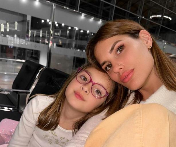 Gala Caldirola junto a su hija Luz Elif.