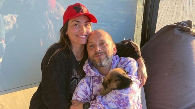 Carmen Gloria Bresky junto al actor Sebastián Layseca, con quien mantuvo una relación de 15 años.