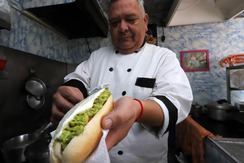 Completo chileno entre los mejores - AGENCIA UNO