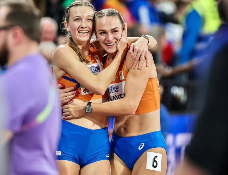 Femke Bol junto a su compañera - Créditos: Redes Sociales