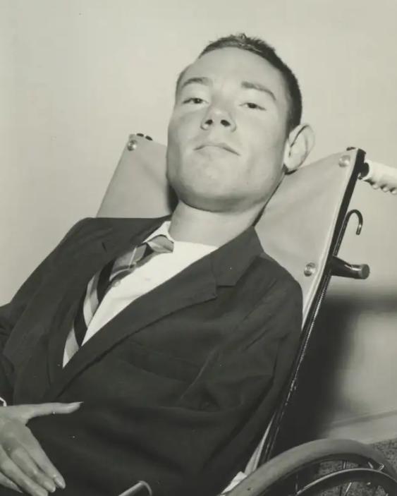 Paul Alexander, el hombre del pulmón de acero fuera del cilindro. Créditos: The Guardian