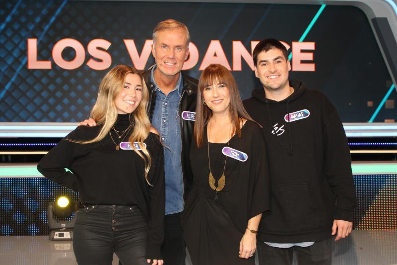 Familia de Felipe Vidal llega a ¡Qué Dice Chile! Prime