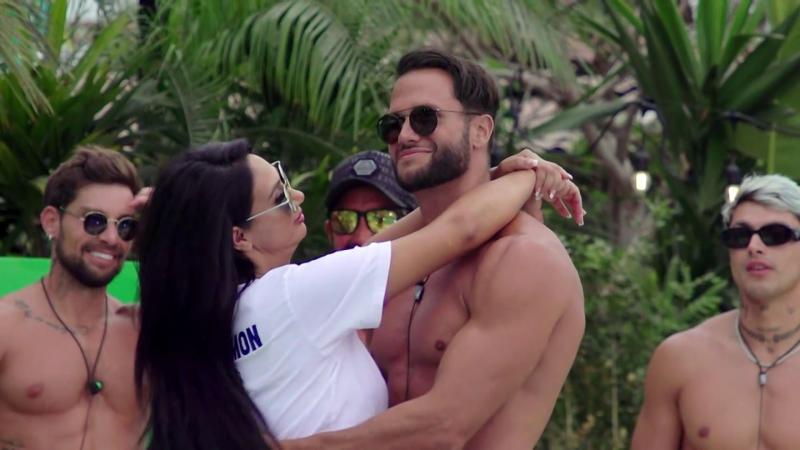 Pamela Díaz abraza a Fabio Agostini en Tierra Brava