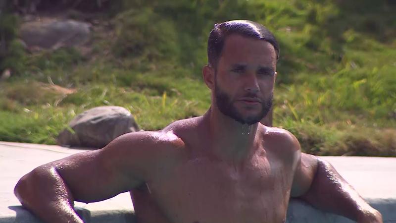 Fabio Agostini en la piscina en Tierra Brava