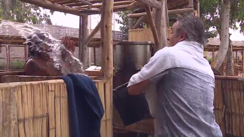 José Luis Reppening conoce el baño de afuera en Tierra Brava
