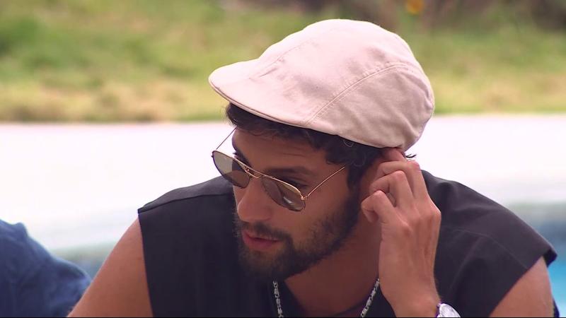 Jhonatan se defiende ante la ira de Pamela Díaz