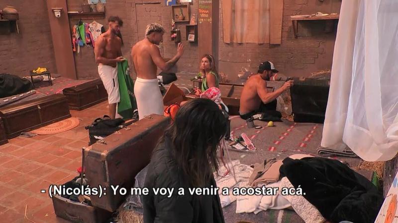Nicolás Solabarrieta pelea por dormir en su cama de paja en Tierra Brava