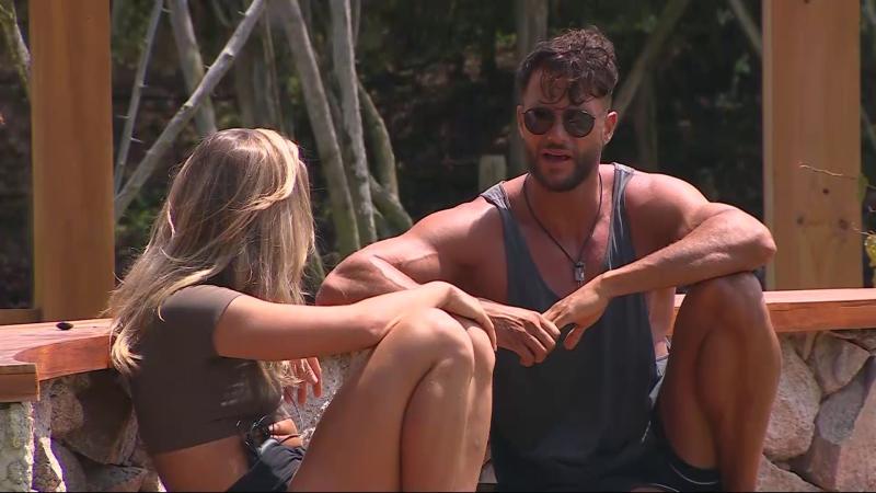 Fabio y Gabrieli discuten en el patio de Tierra Brava sobre la pelea con Daniela Aránguiz