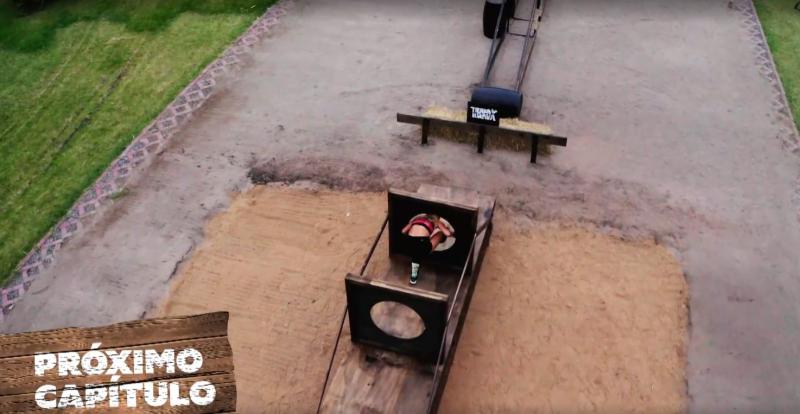 Dani Castro pasando los obstáculos