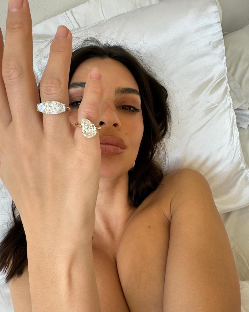 Emily Ratajkowski sorprendió con sus anillos de "divorcio" - Créditos: Instagram