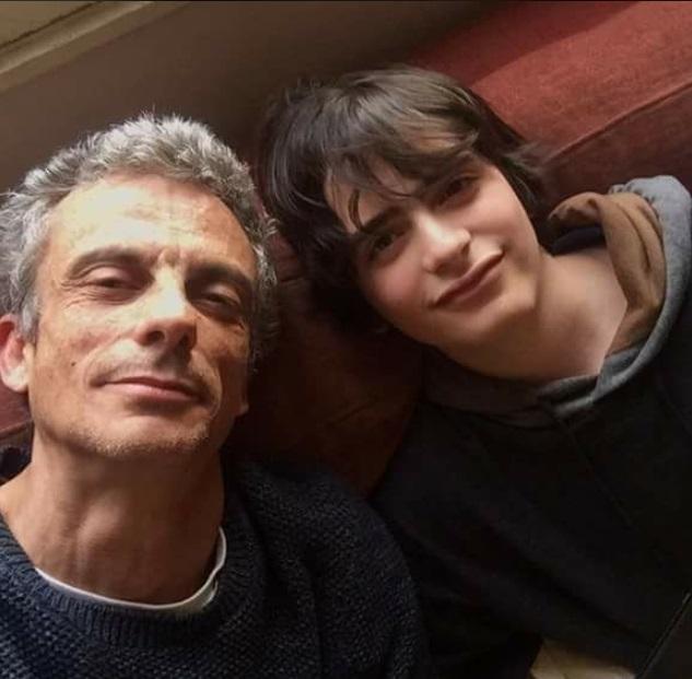 Pablo Schwatrz junto a su hijo Emilio.