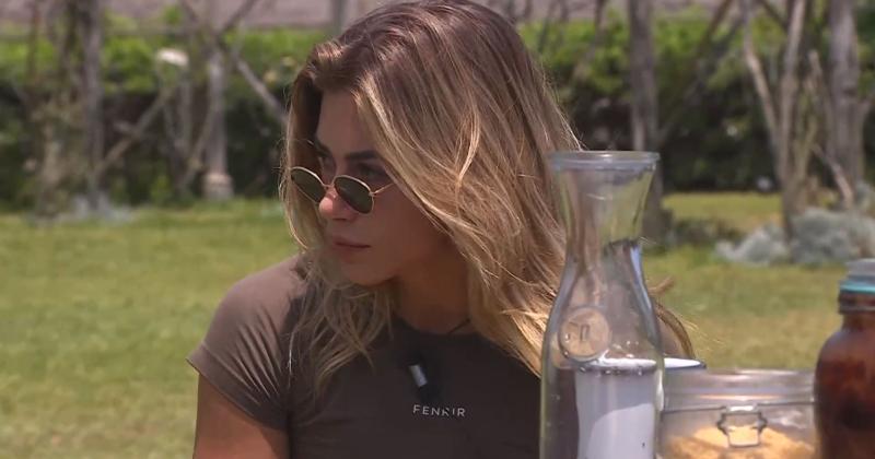 Gabrieli en el patio peleando con Fabio