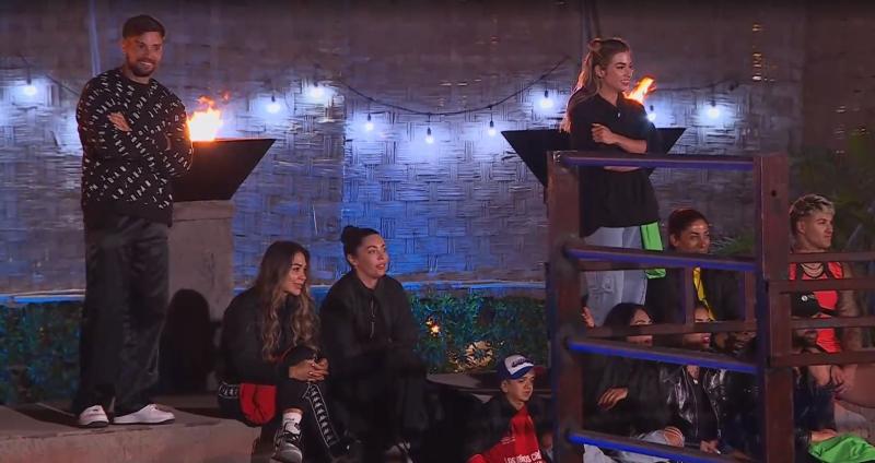 Luis Mateucci mirando a Fabio mientras lo amenaza