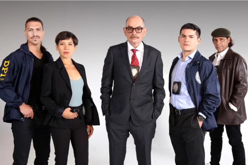 Juan Falcón y el elenco de Secretos de Familia