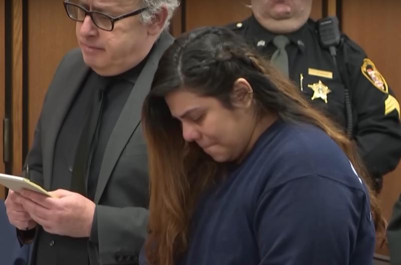 Madre dejó sola a su hija para irse de vacaciones