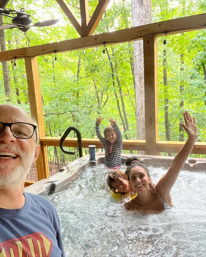 Alberto Plaza junto a sus hijos y su pareja - Créditos: Instagram