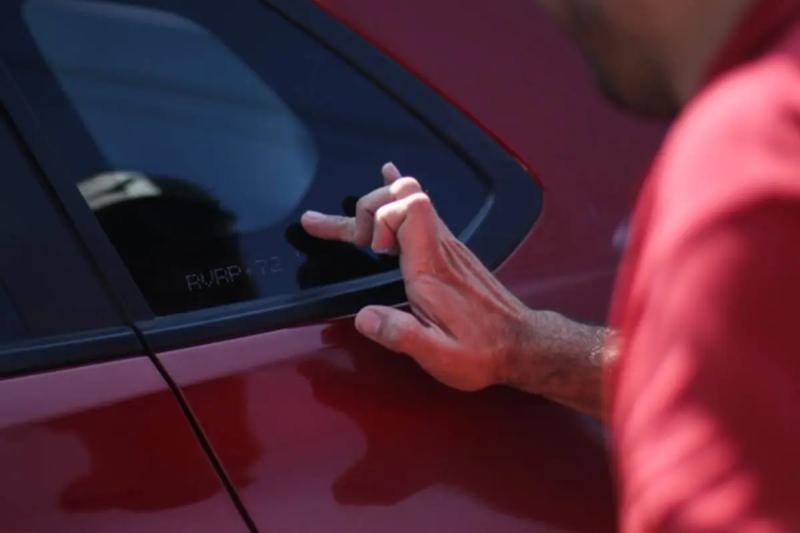 Multas por patente grabada en vidrios y espejos - Agencia UNO