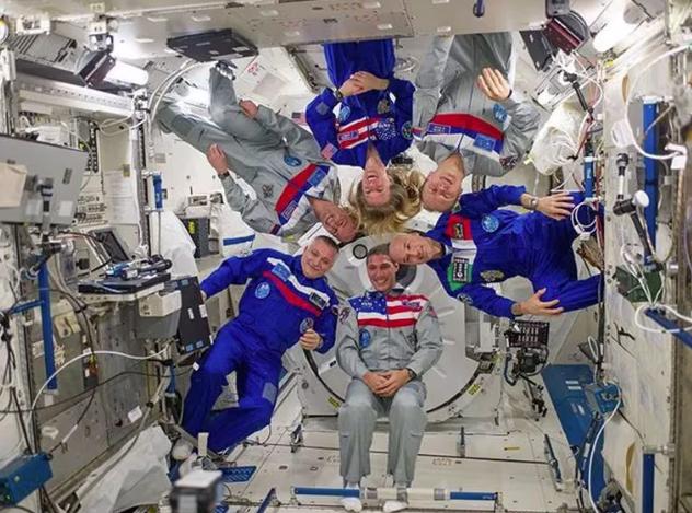 Atronautas en el espacio. Créditos: NASA