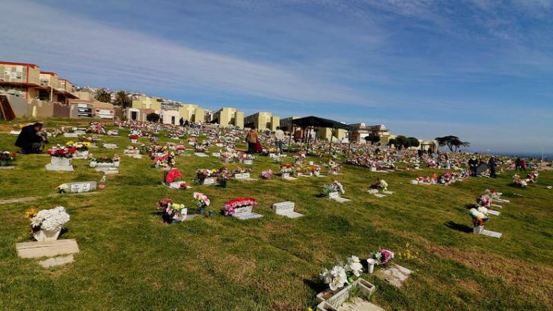 Hombre cayó en tumba y se mantuvo 40 minutos atrapado en cementerio de Viña del Mar - Agencia UNO