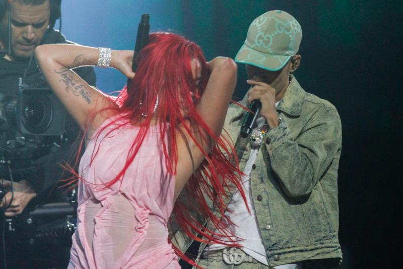 Karol G y Cris MJ en Viña 2023 - ATON