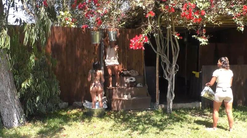 Camila Recabarren se baña en Ganar o Servir