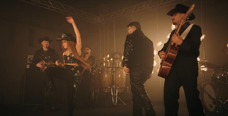 Shakira en su canción "Entre Paréntesis" - Créditos: Captura Youtube
