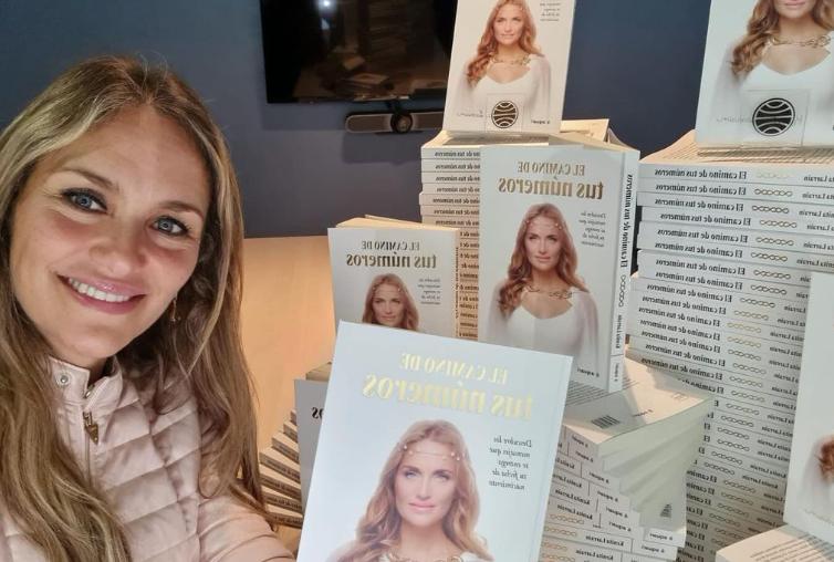 Kenita Larraín renunció a 'Sígueme' para dedicarse a la numerología.