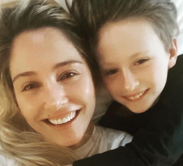 Mane Swett junto a su hijo, a quien no ve desde fines del año 2022.