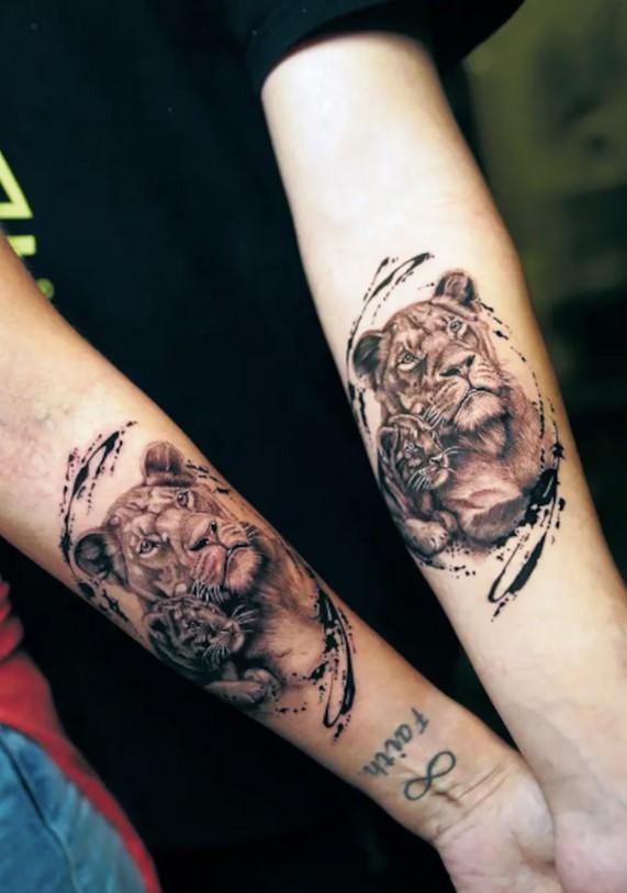 Tatuaje de Karen Paola y su hijo - LUN