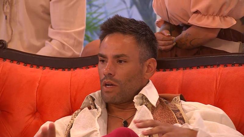 Claudio Valdivia comenta sobre la situación de su hermano y Daniela Aránguiz