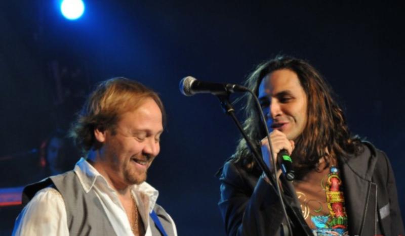 Alfredo Alonso y Rodrigo Espinoza en un concierto de 'Aleste' en Teatro Teletón