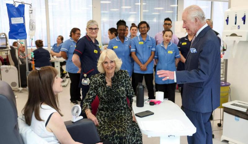 Rey Carlos III en el Centro Oncológico Macmillan del University College Hospital