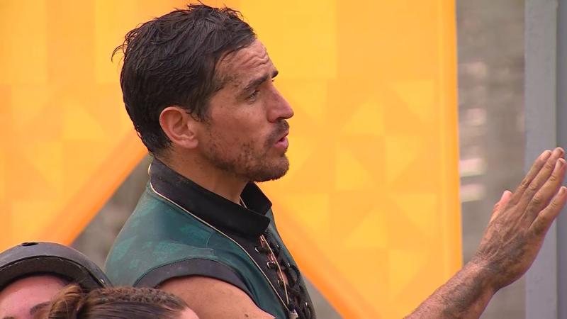 Pangal Andrade le llama la atención a Botota en Ganar o Servir