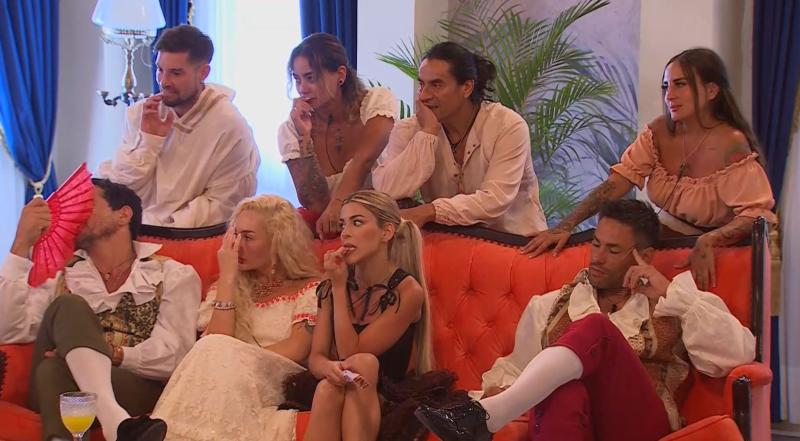 Elenco de Ganar o Servir oye sobre los peluches del Poeta