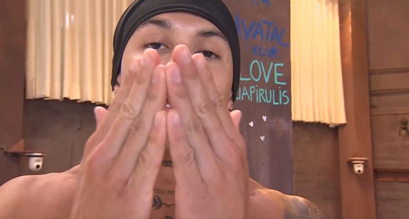 Nico Solabarrieta le manda un beso a Guarén en Tierra Brava