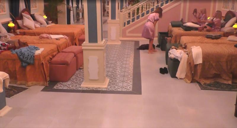 Gala le pidió prestada la plancha a Oriana en Ganar o Servir