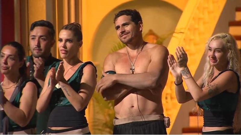 Pangal le advierte a Luis Mateucci que deberá lavar sus pies