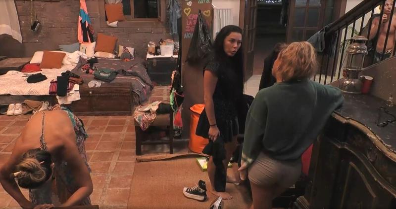 Daniela Aránguiz y Daniela Castro pelean en Tierra Brava