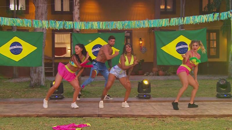 Daniela Aránguiz baila junto a su equipo en Tierra Brava