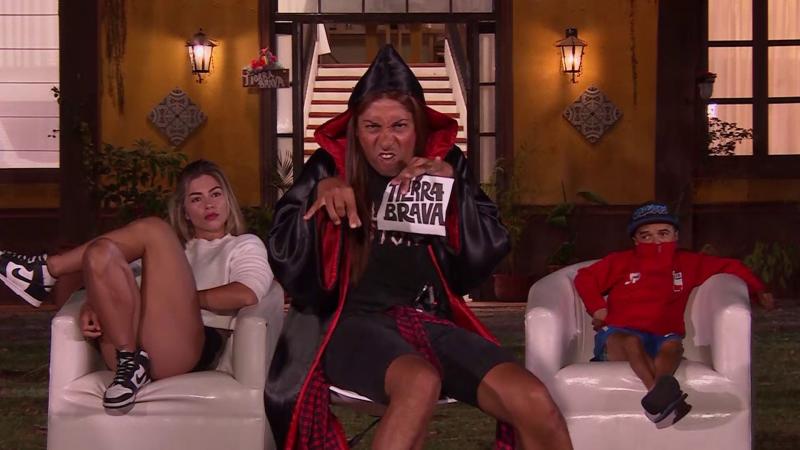 Botota lista para aniquilar con las preguntas en Tierra Brava