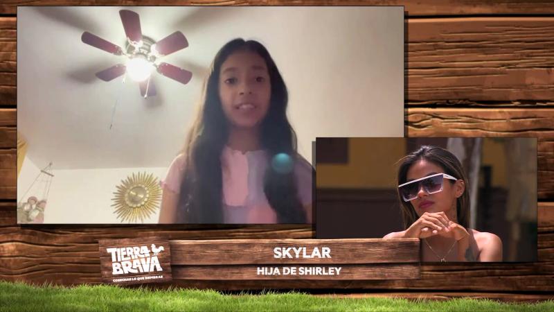 Shirley recibe mensaje de su hija