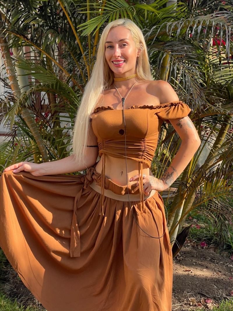 Fran Maira posa con vestuario de sirviente en Ganar o Servir