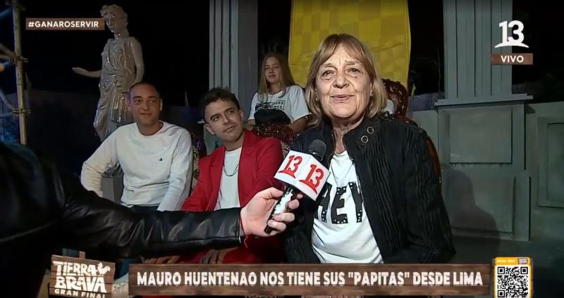 Tía abuela de Luis Mateucci esperando la gran final de Tierra Brava