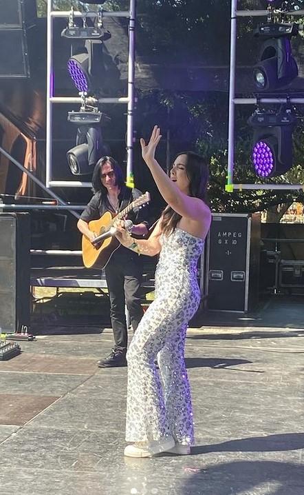 Joven cantante se presentó para una sola persona