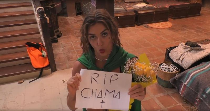 Gabrieli sostiene el papel "RIP Chama"