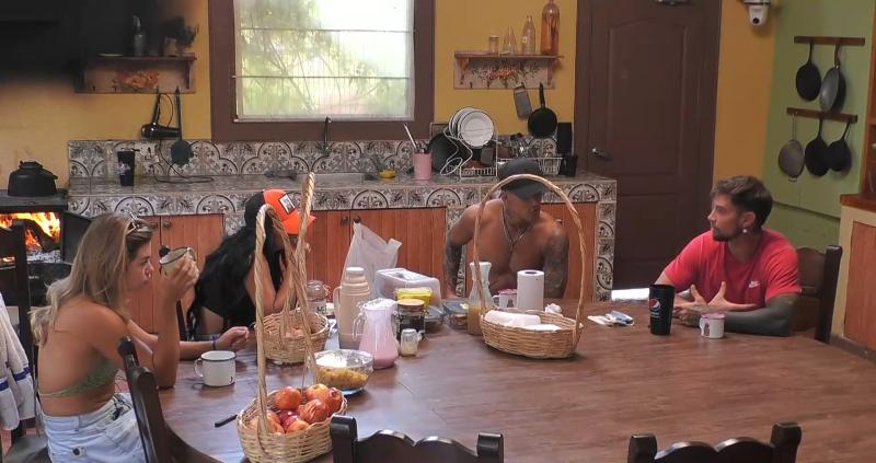 Conversación matutina en Tierra Brava