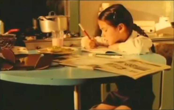 Luisa Peña en el videoclip de "La maldita primavera" de Javiera y los imposibles.